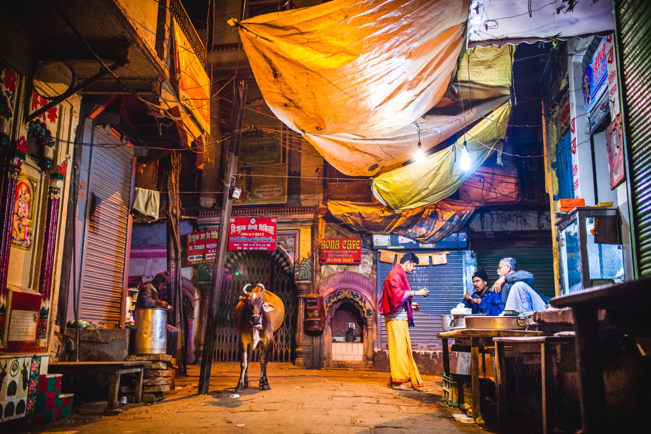 Night street gathering. Varanasi, Uttar Pradesh, India, 2014.